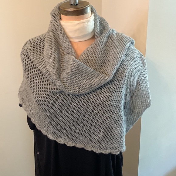 2 for $15 bundle H&M crochet cowl that can be worn many ways - Picture 4 of 5